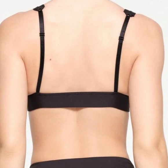 SKIMS Signature Swim Plunge Bikini Top in Onyx, Size Large - Picture 5 of 6